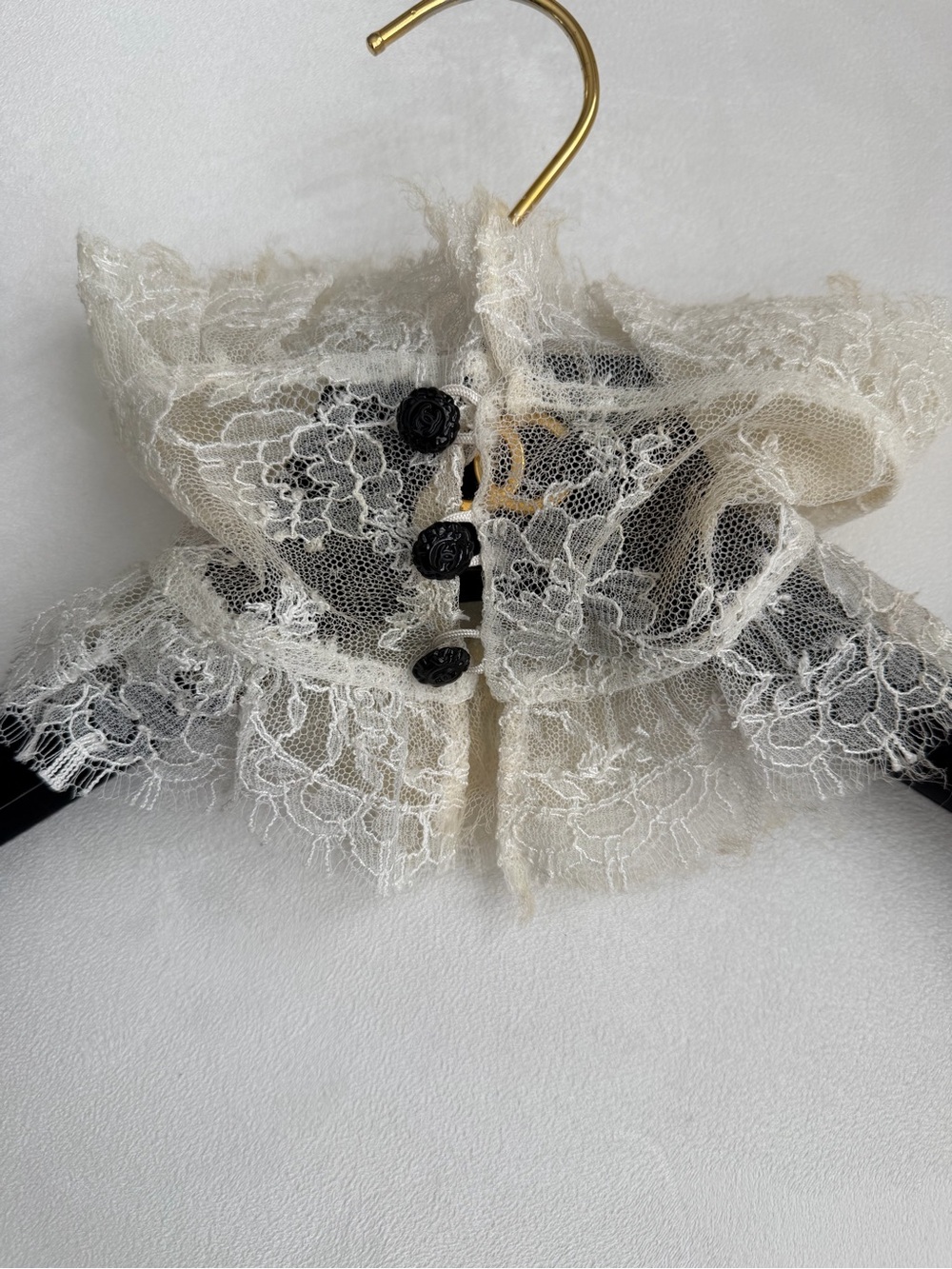 CHANEL Ivory Lace Detachable Collar with Camellia Black Buttons - Picture 8 of 8